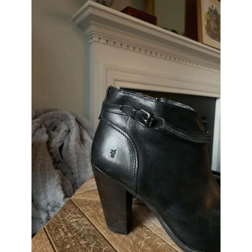 Frye Black Leather Ankle Boots Buckle Strap Block Heel Booties 8B 3477142-BLK